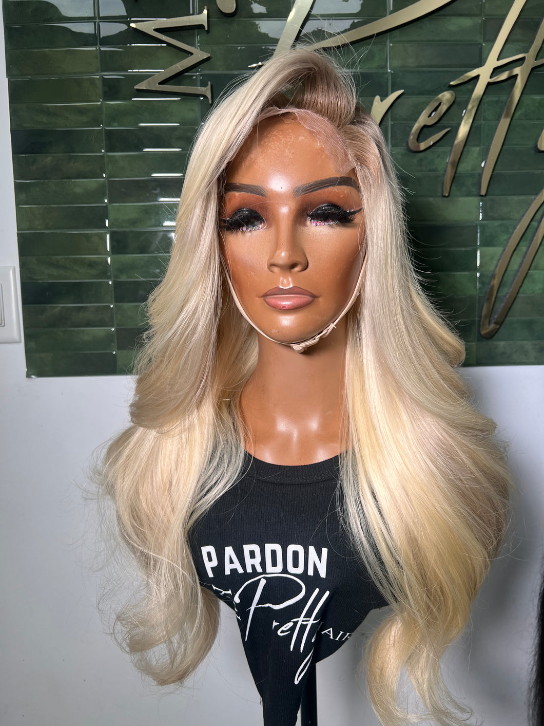 Blonde bombshell glueless